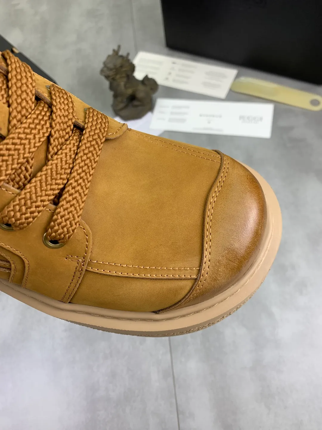 Men's men's shoes 💰P660 New arrival 🆕🆕🆕 IUGGI men's British style high-top large-toe work shoes new American retro genuine leather thick-soled board shoes lace-up mid-top short boots full genuine wool wear-resistant non-slip outsole fashion trend Size: 39-44 two colors